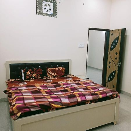 Radha Bhavan Вриндавана Экстерьер фото